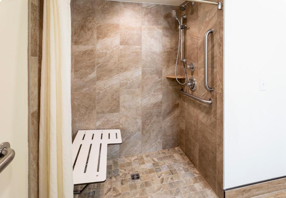 Queen Room - Disability Access interior